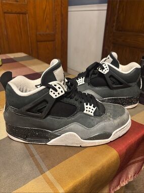 **Beaters** Jordan 4 Fear - Men's Gray and Black Retro Basketball Sneakers